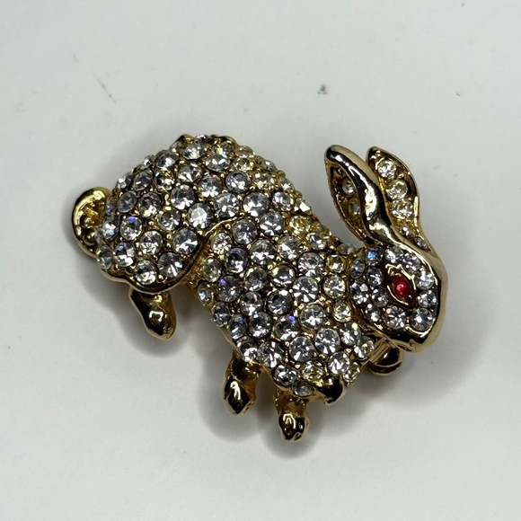 1960-70s Crystal Rhinestone Rabbit w/Ruby Crystal Eye Pin - Picture 3 of 5